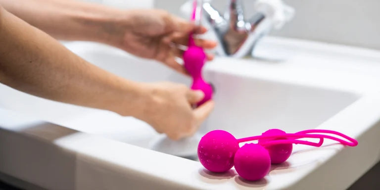 Limpieza, cuidado y lubricantes: la guía para que tus juguetes duren